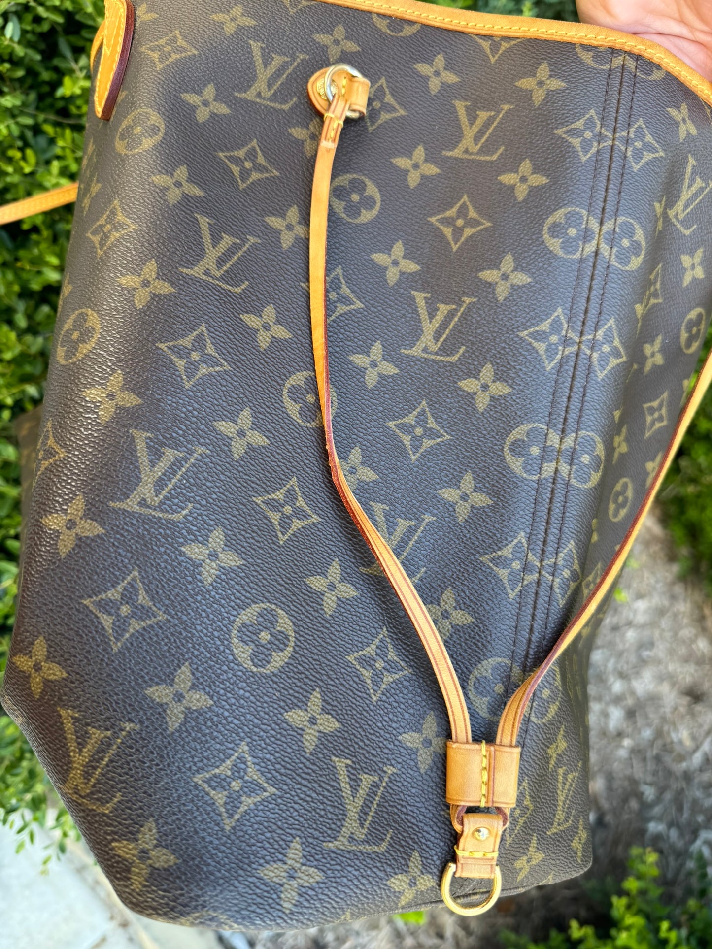 Louis Vuitton Neverfull GM in Monogram Canvas
