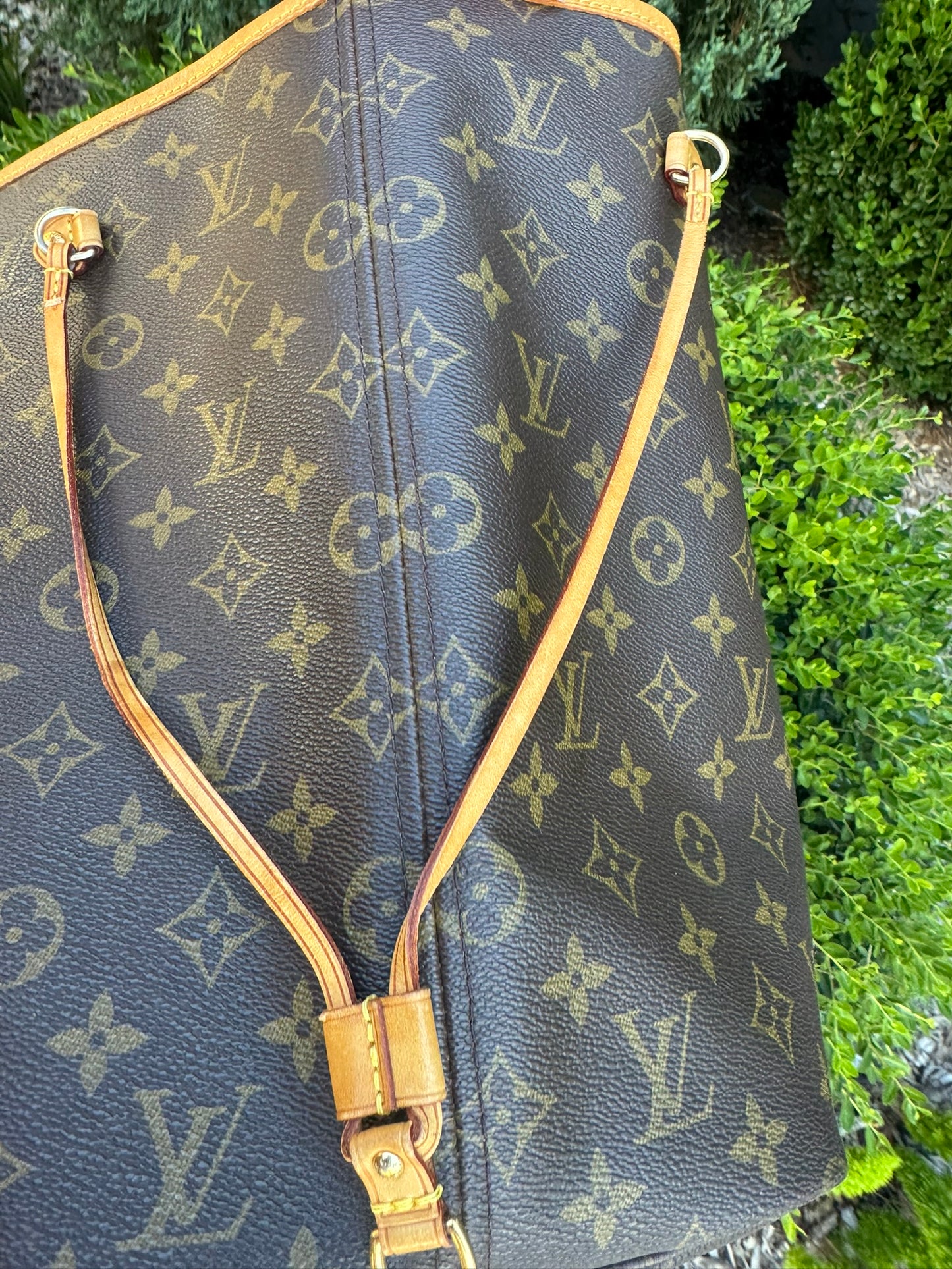 Louis Vuitton Neverfull GM in Monogram Canvas
