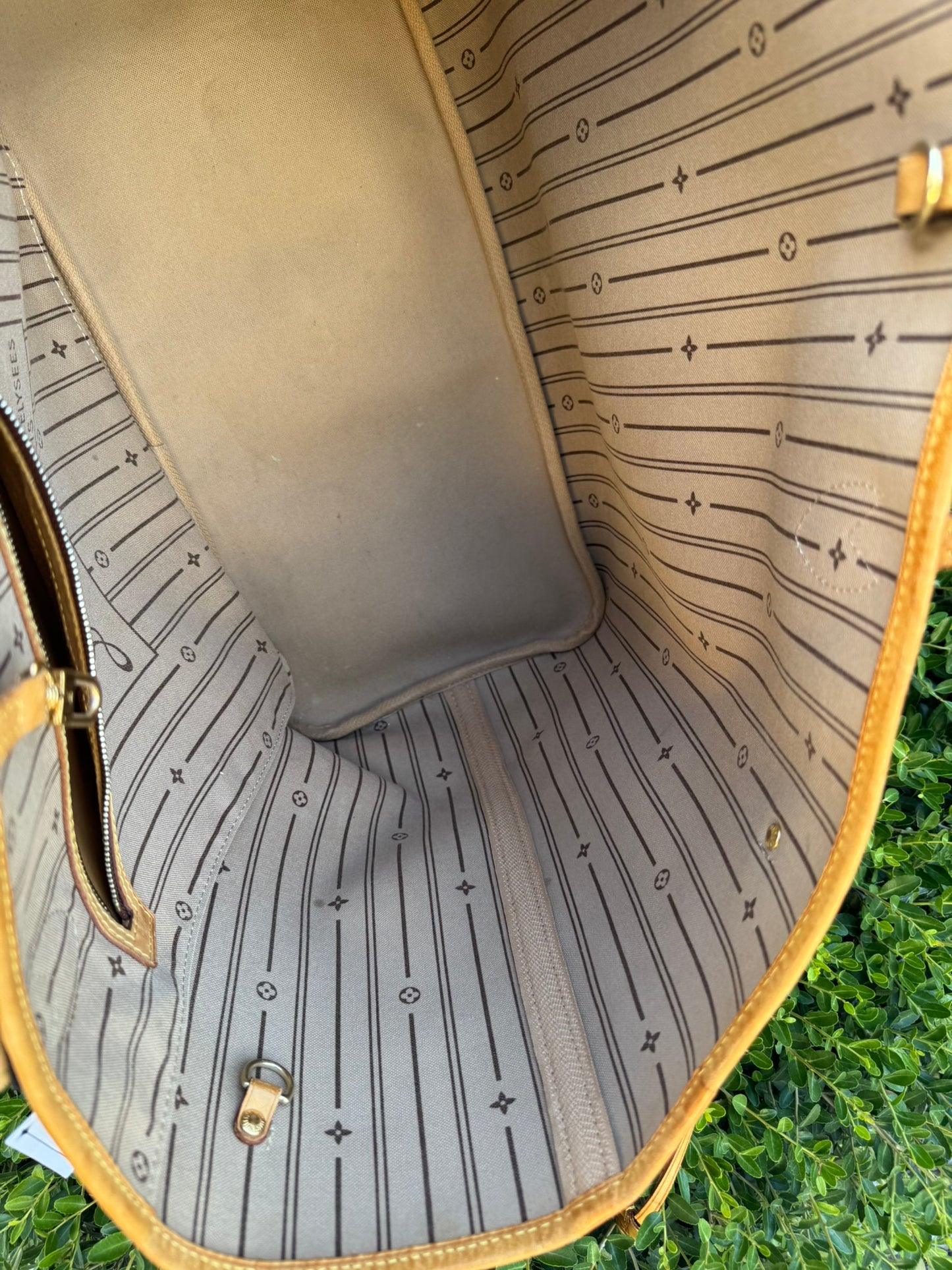 Louis Vuitton Neverfull GM in Monogram Canvas