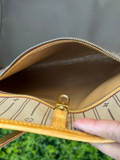 Louis Vuitton Neverfull GM in Monogram Canvas