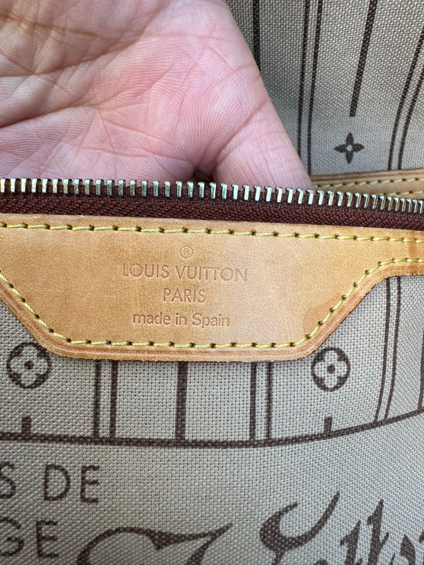 Louis Vuitton Neverfull GM in Monogram Canvas