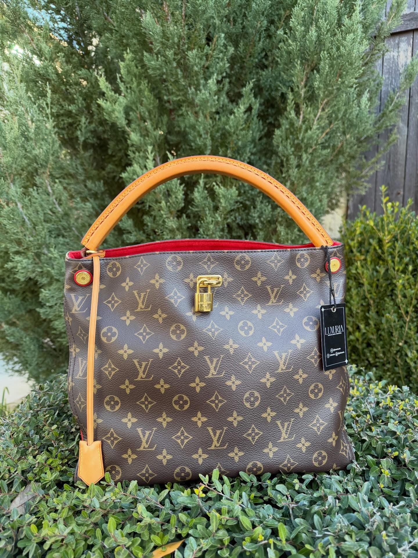 Louis Vuitton Gaia – Red