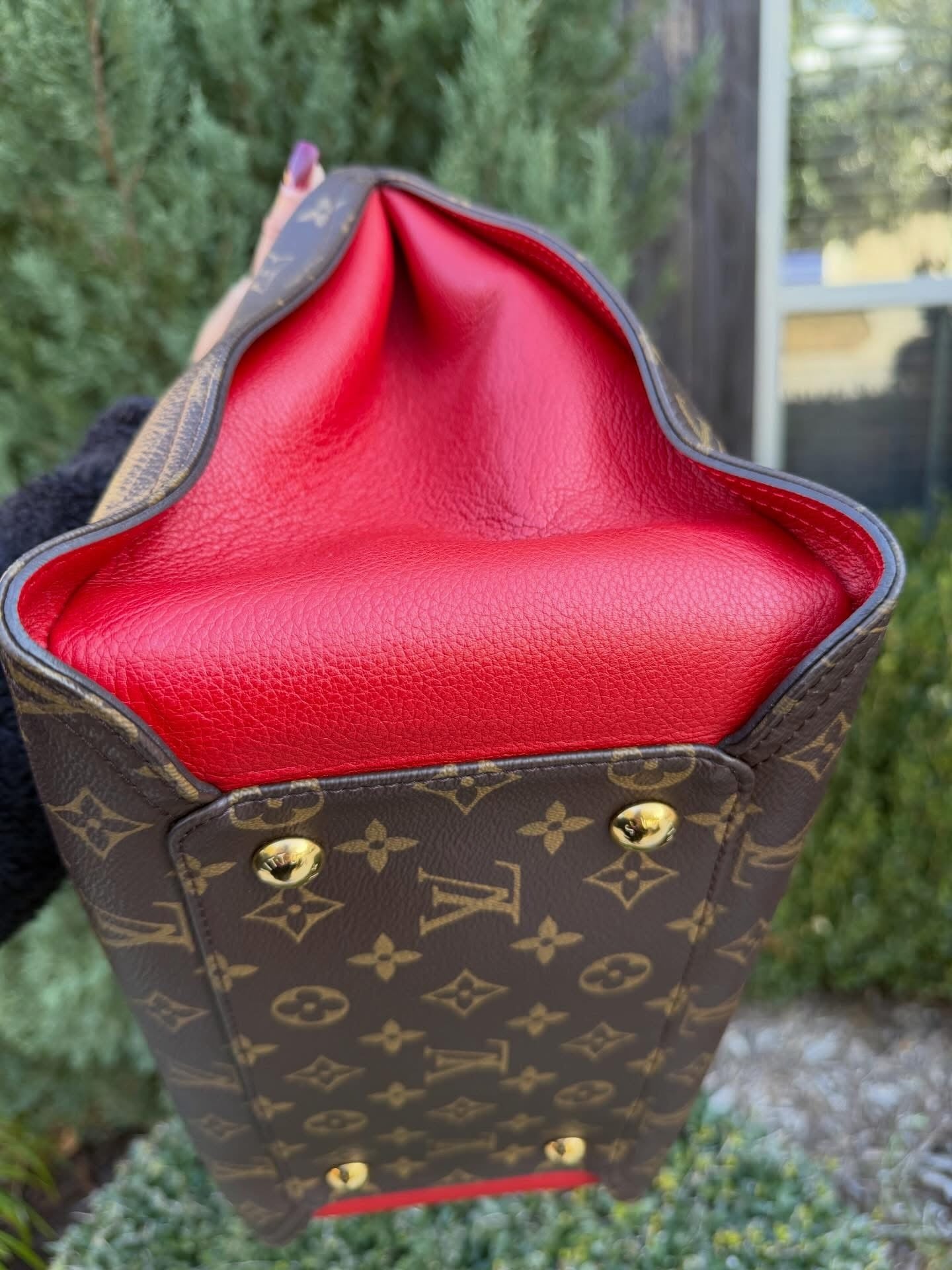 Louis Vuitton Gaia – Red