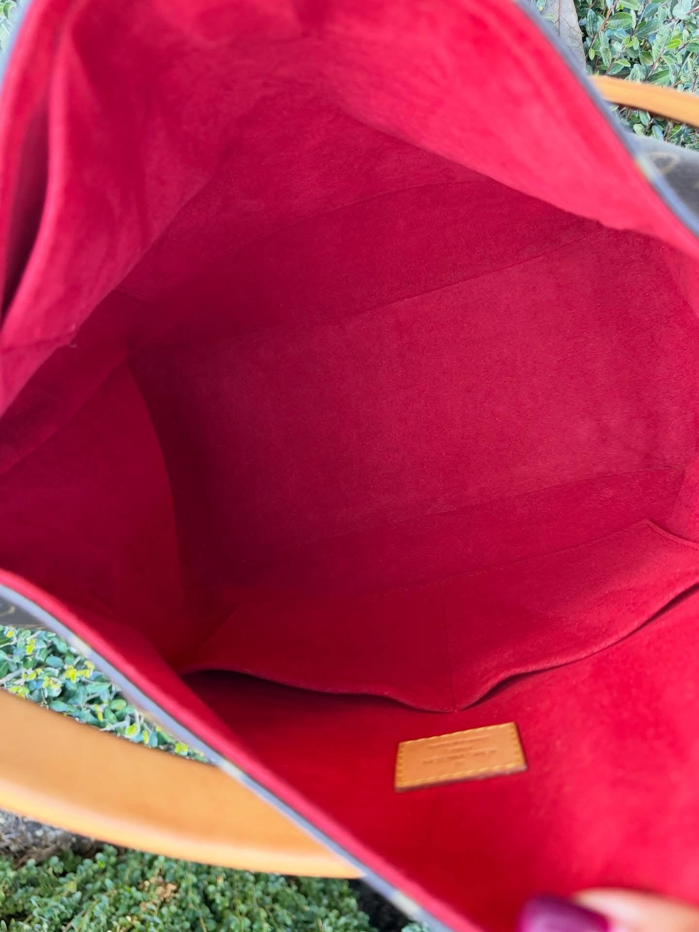 Louis Vuitton Gaia – Red