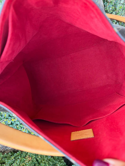 Louis Vuitton Gaia – Red