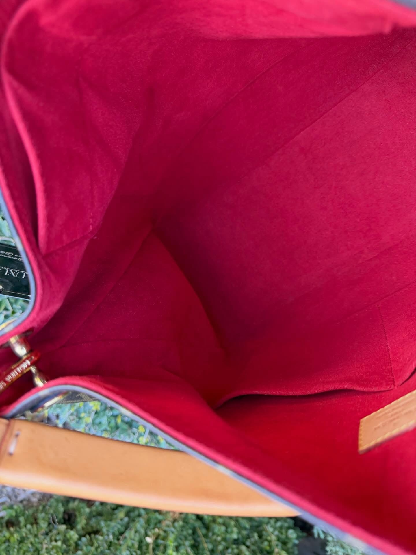 Louis Vuitton Gaia – Red