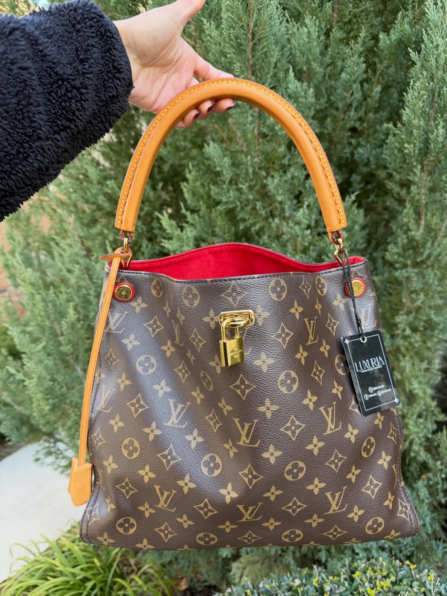Louis Vuitton Gaia – Red