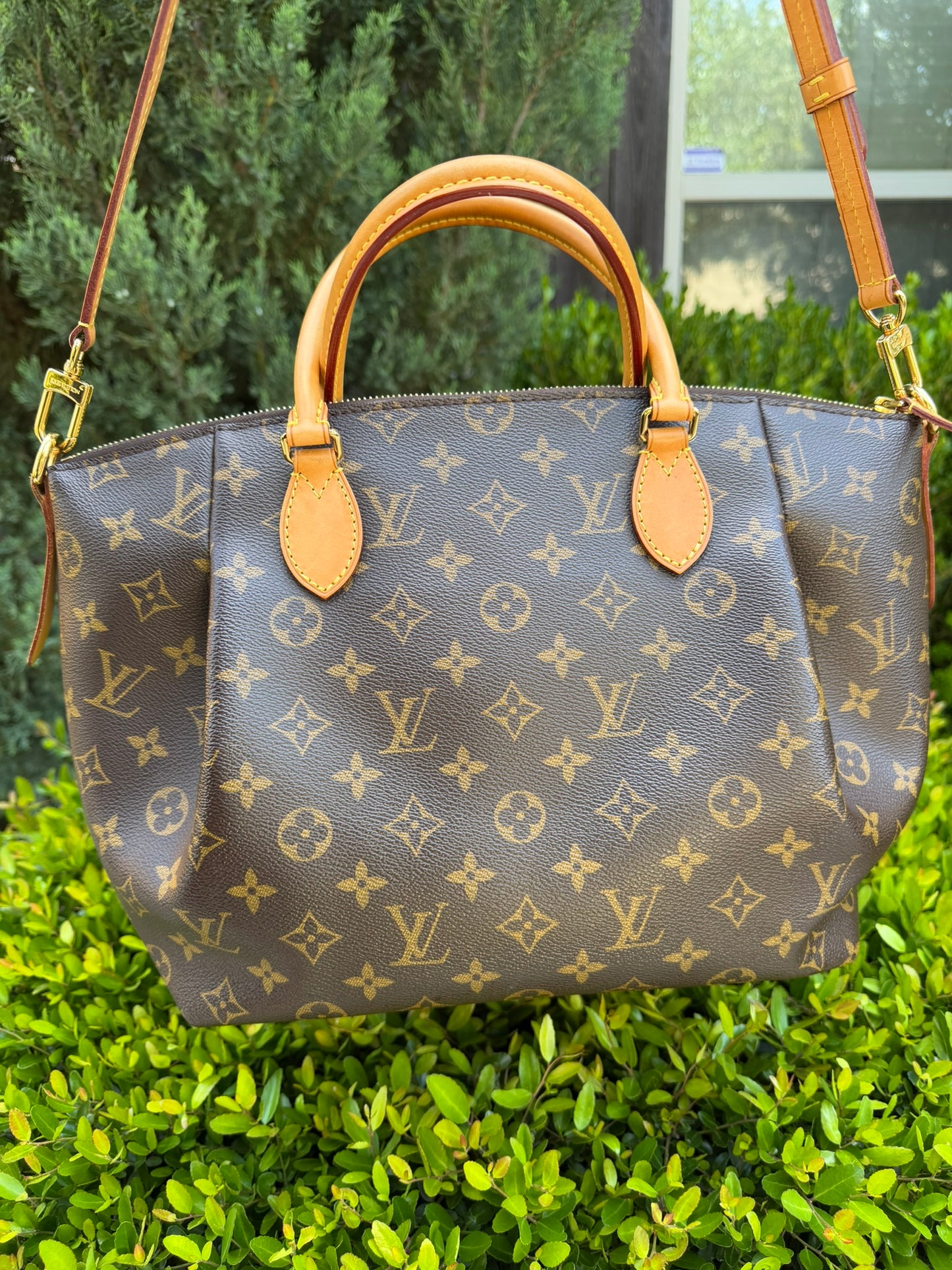 Louis Vuitton Turenne MM – Monogram Canvas