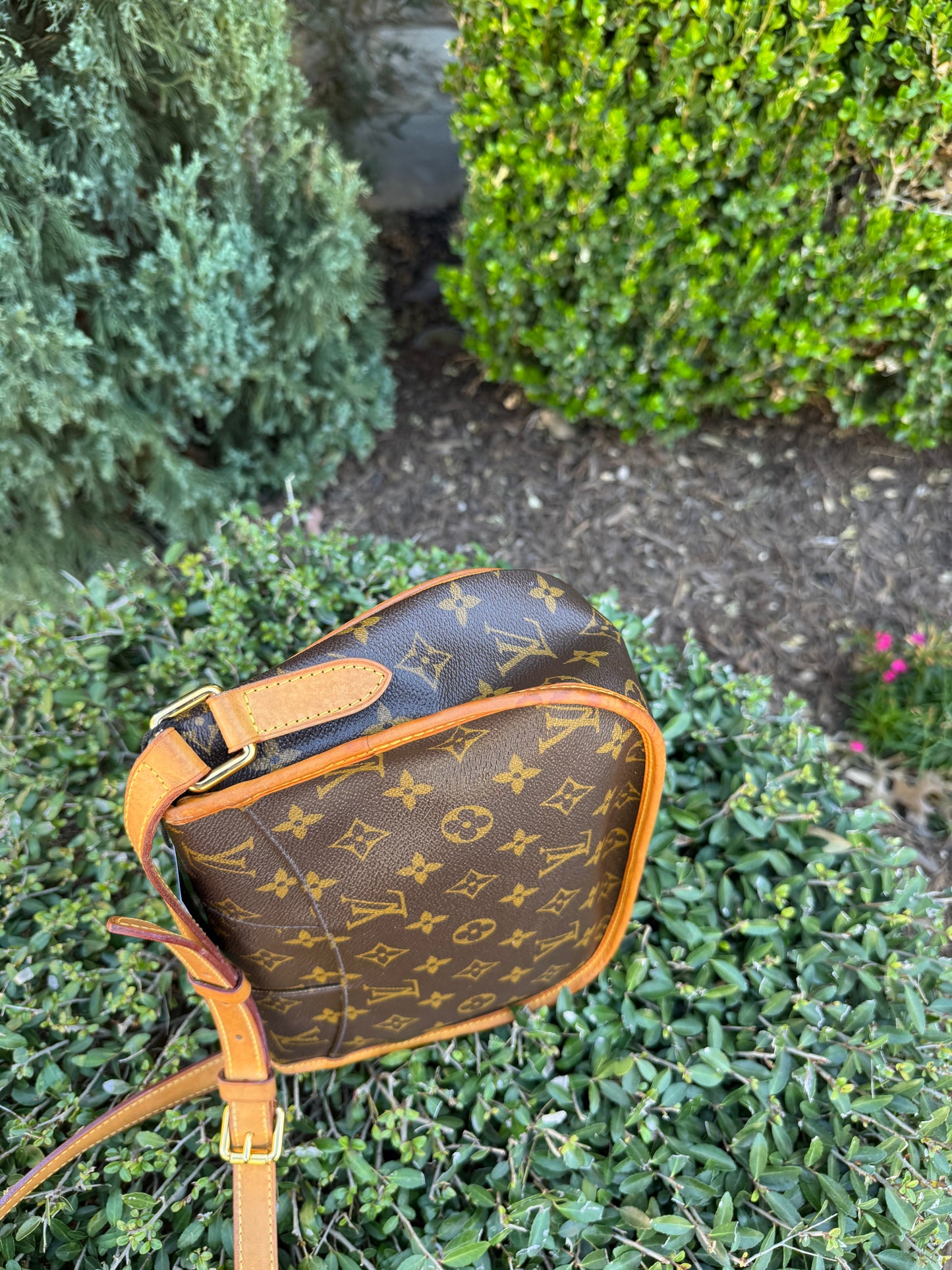 Louis Vuitton Menilmontant PM