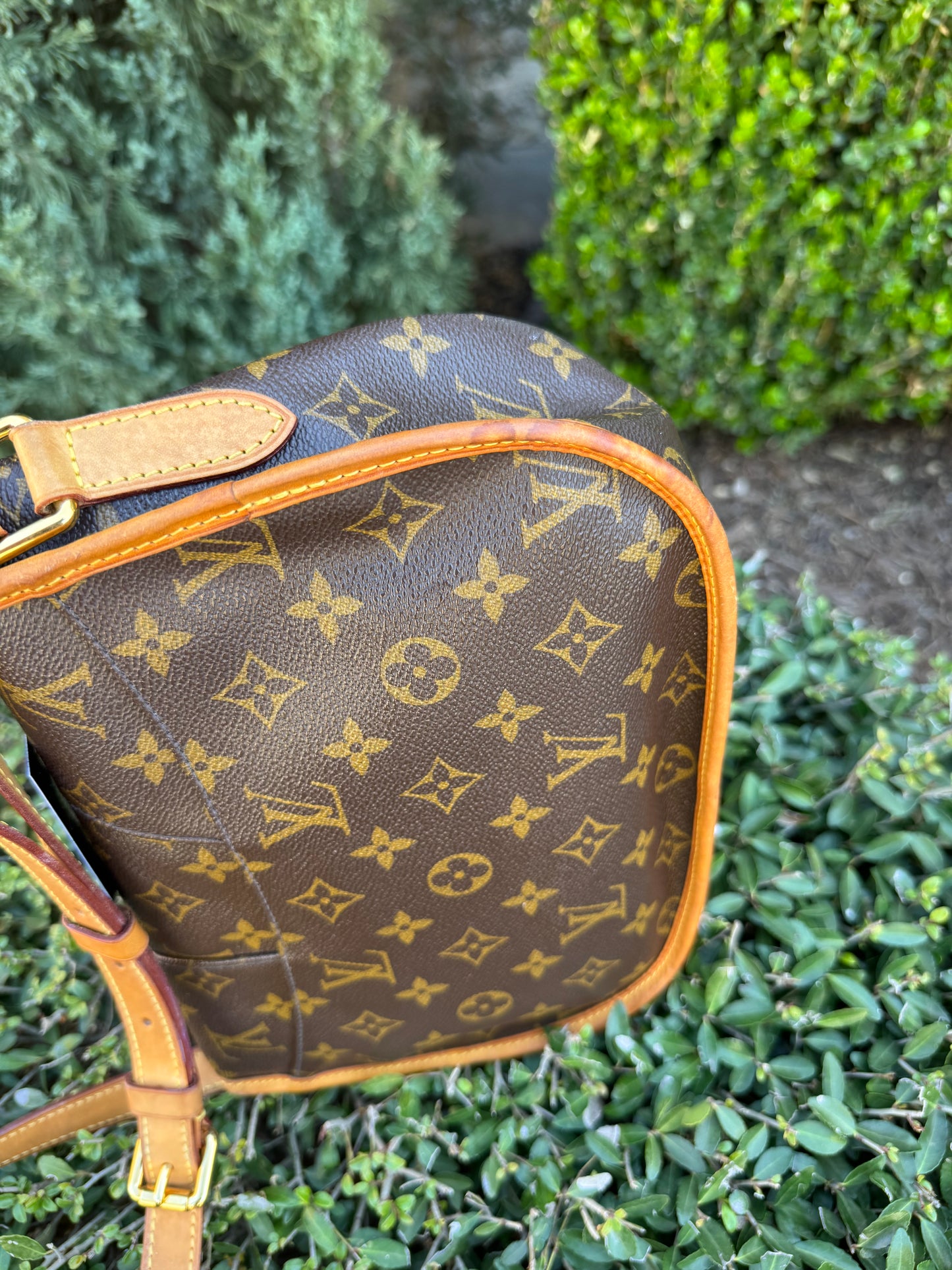 Louis Vuitton Menilmontant PM