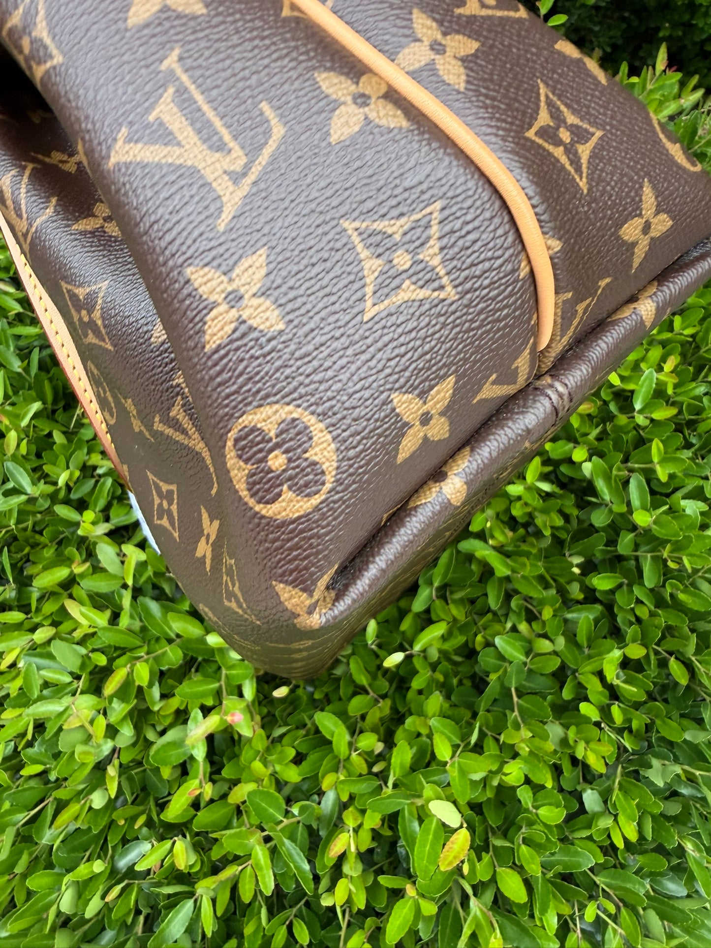 Louis Vuitton Turenne MM – Monogram Canvas