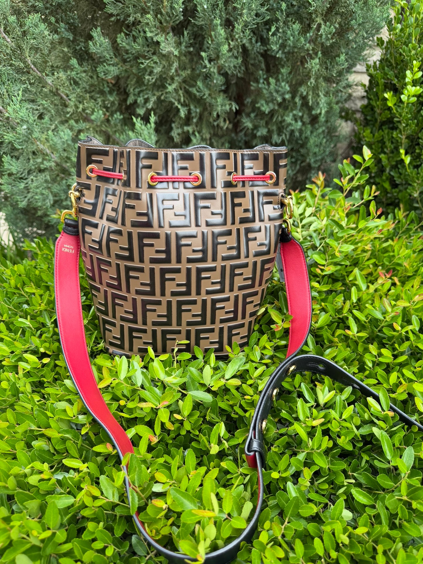 Fendi Mon Tresor Bucket Bag – Bi-Color Cherry Red
