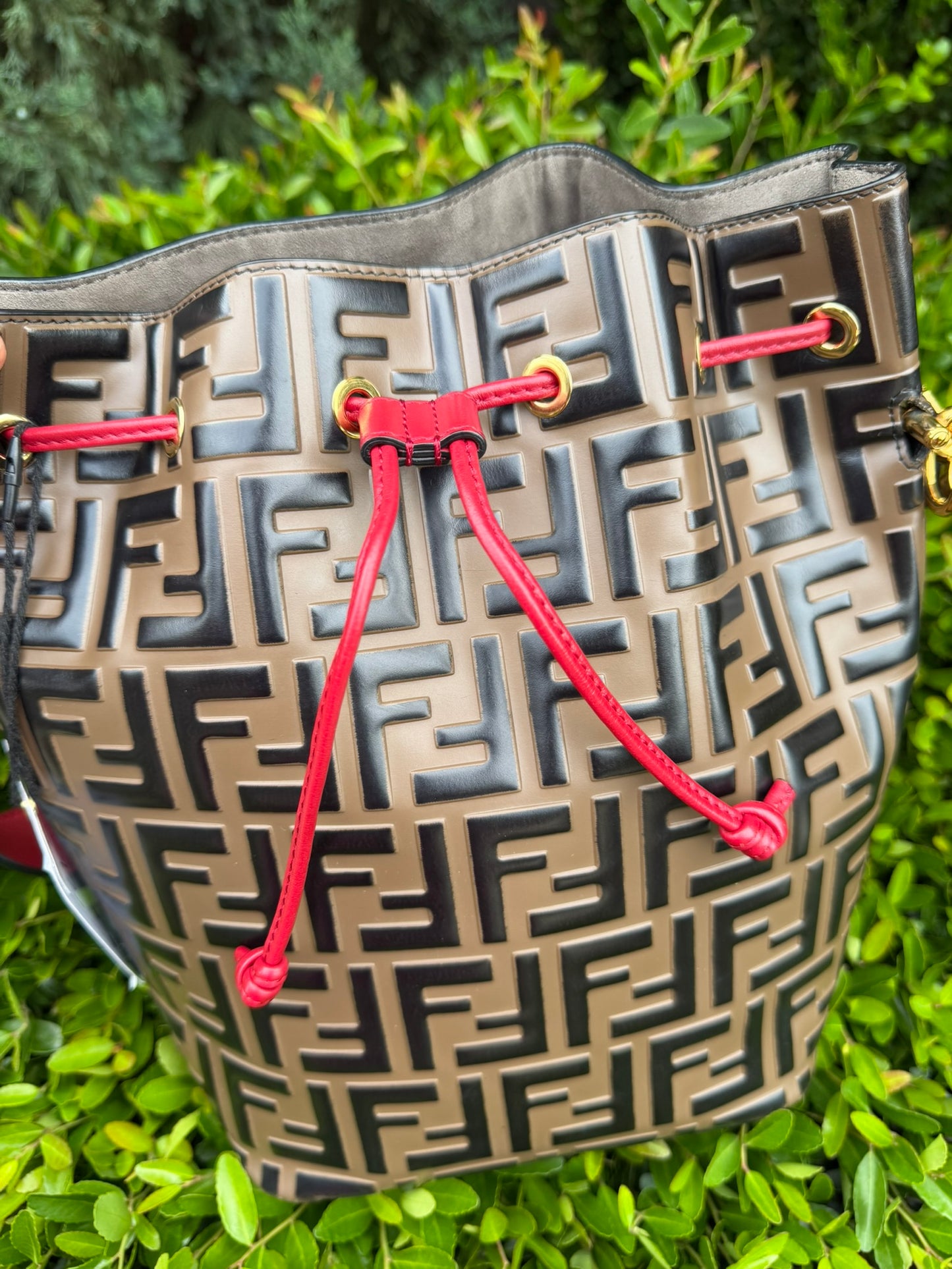 Fendi Mon Tresor Bucket Bag – Bi-Color Cherry Red