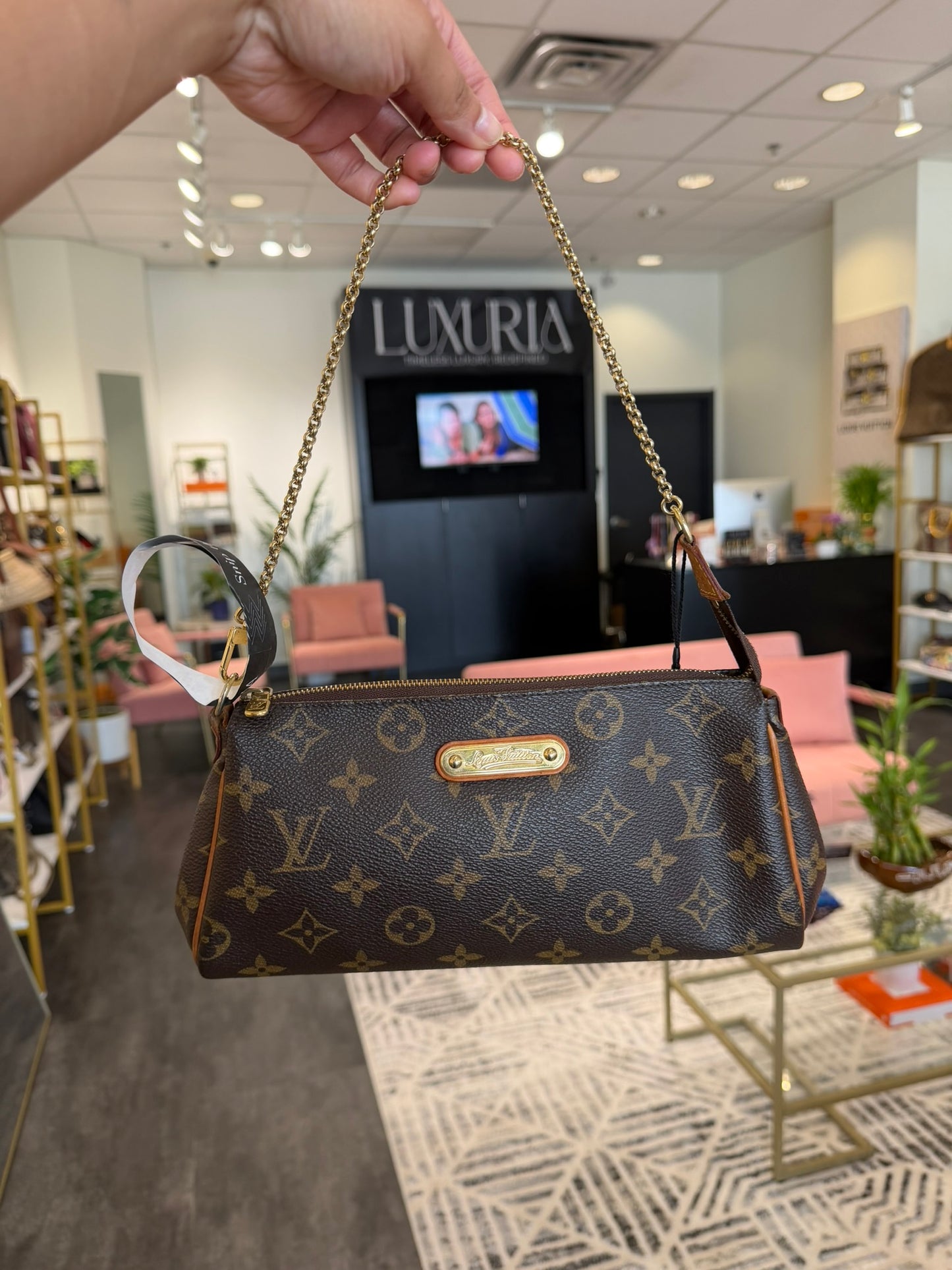 Louis Vuitton Eva Clutch – Monogram Canvas
