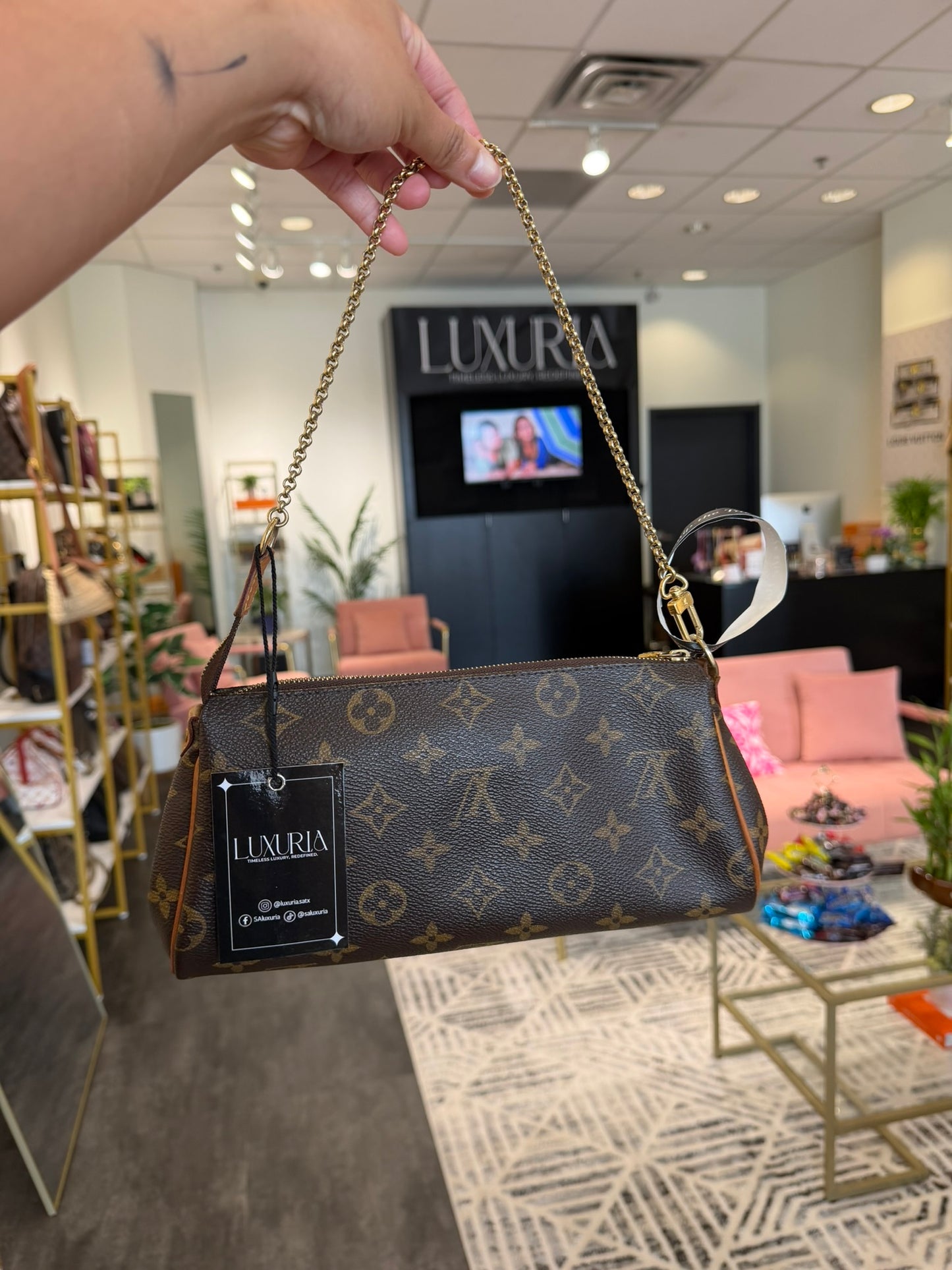 Louis Vuitton Eva Clutch – Monogram Canvas