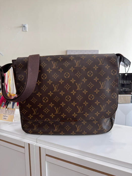 Louis Vuitton Beaubourg Messenger Bag in Monogram Canvas