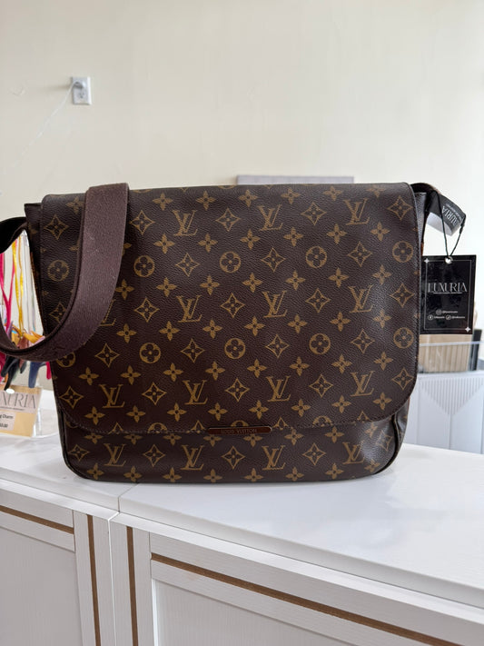 Louis Vuitton Beaubourg Messenger Bag in Monogram Canvas