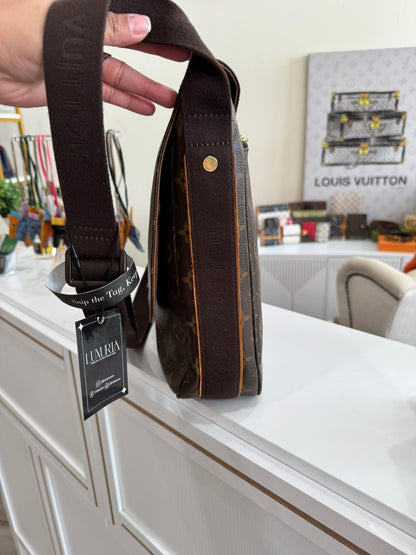 Louis Vuitton Beaubourg Messenger Bag in Monogram Canvas