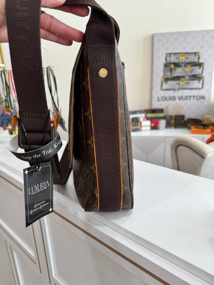 Louis Vuitton Beaubourg Messenger Bag in Monogram Canvas