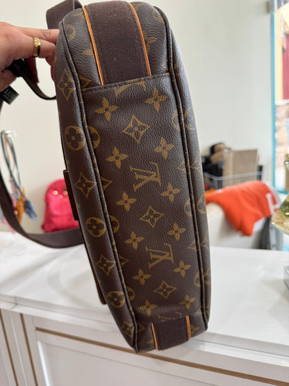 Louis Vuitton Beaubourg Messenger Bag in Monogram Canvas