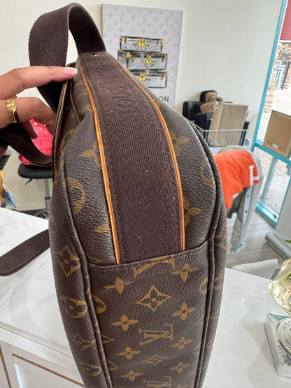 Louis Vuitton Beaubourg Messenger Bag in Monogram Canvas