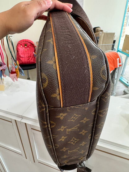 Louis Vuitton Beaubourg Messenger Bag in Monogram Canvas