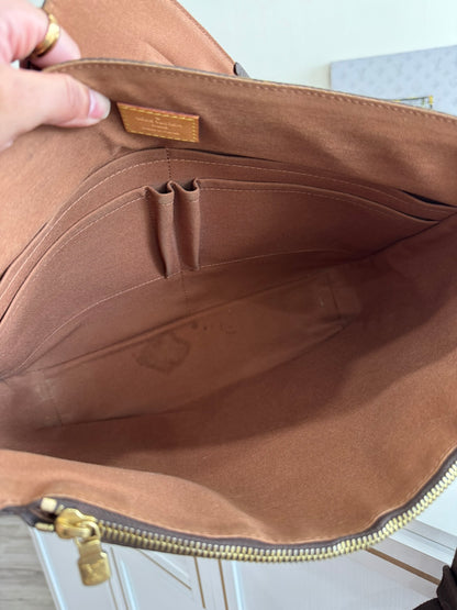 Louis Vuitton Beaubourg Messenger Bag in Monogram Canvas