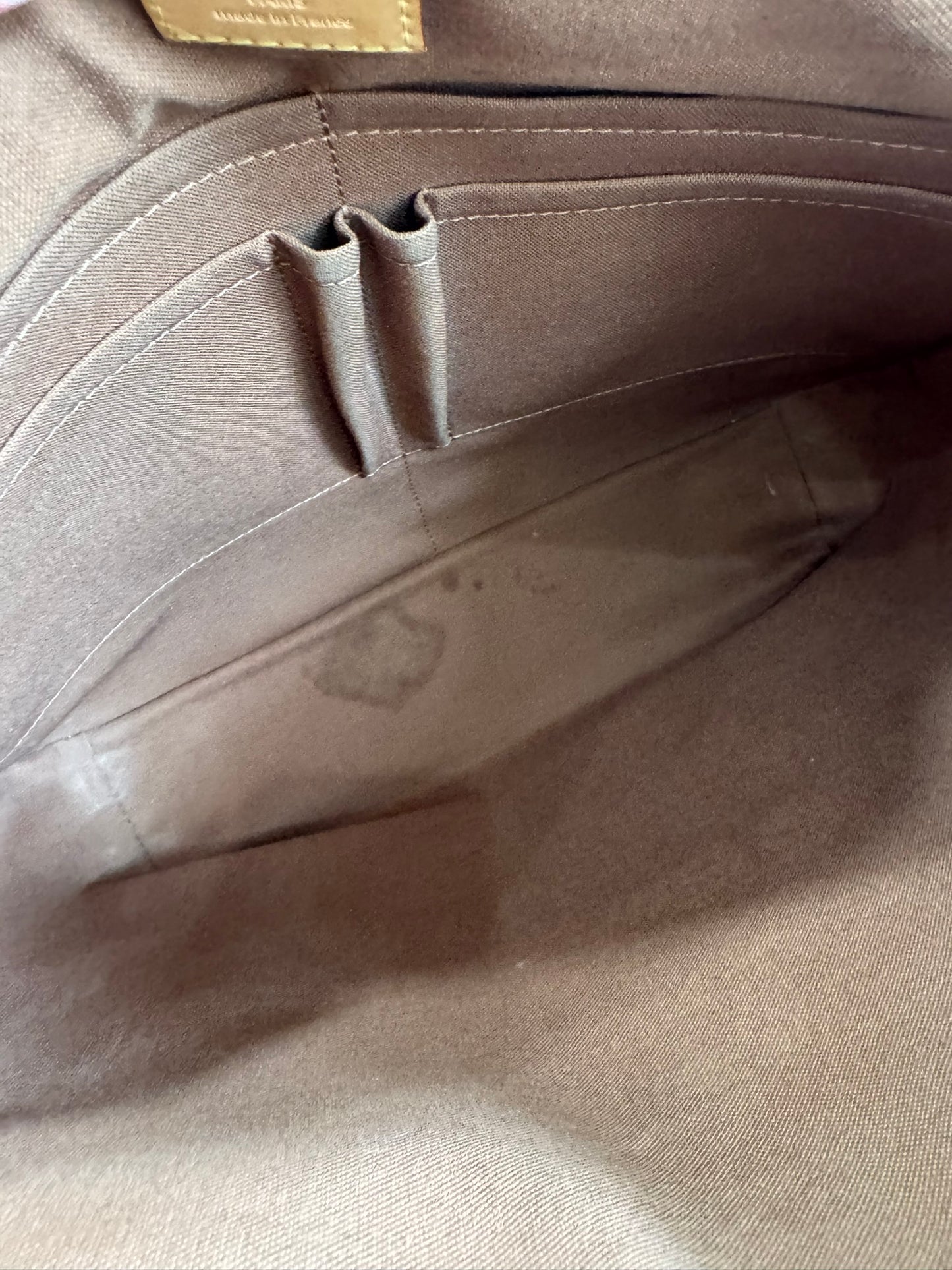 Louis Vuitton Beaubourg Messenger Bag in Monogram Canvas