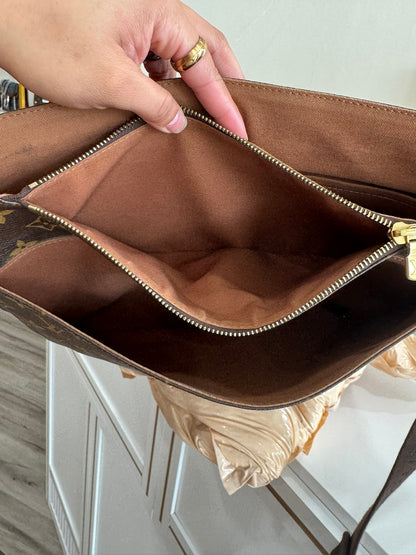 Louis Vuitton Beaubourg Messenger Bag in Monogram Canvas