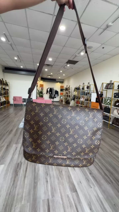 Louis Vuitton Beaubourg Messenger Bag in Monogram Canvas