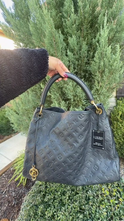 Louis Vuitton Artsy MM in Infini Empreinte Leather